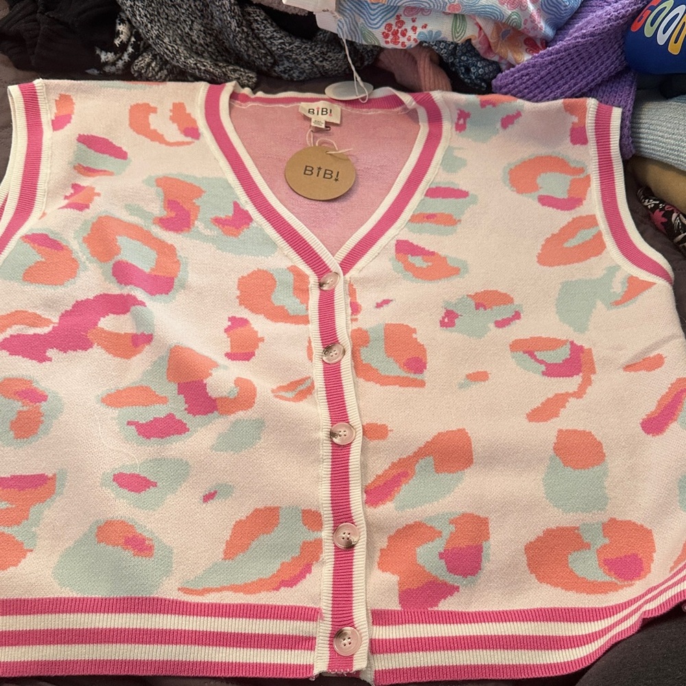 Sweater vest front buttons